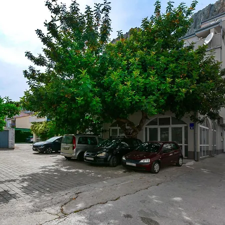 Apartment Aurora Omis